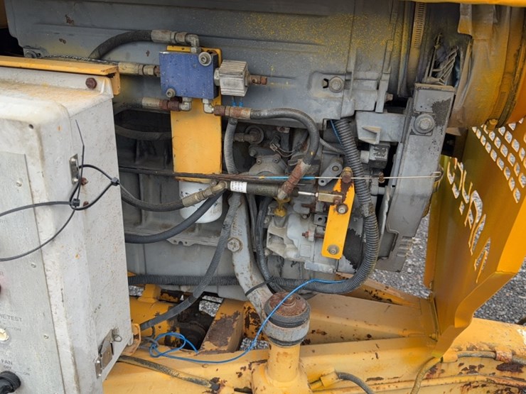 #2098-•-mayco-st45-towable-concrete-pump-image-5