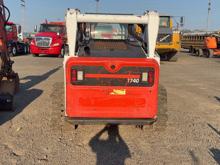 2017-bobcat-t740-image-8