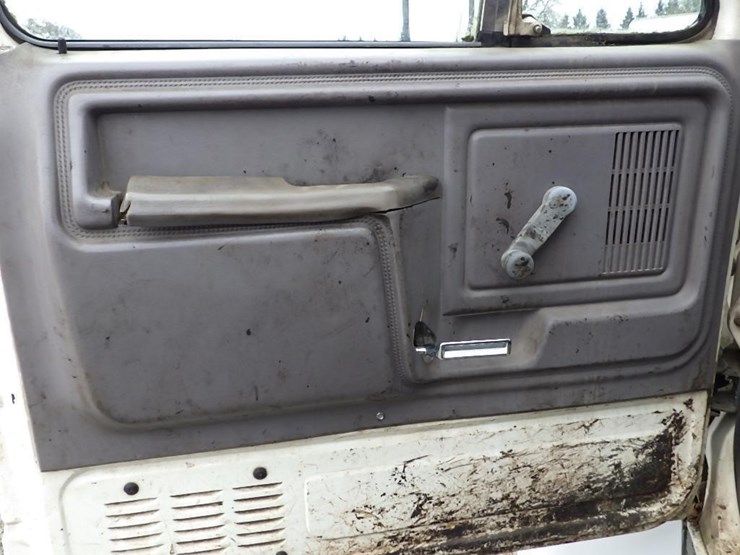 1995-ford-f800-image-31