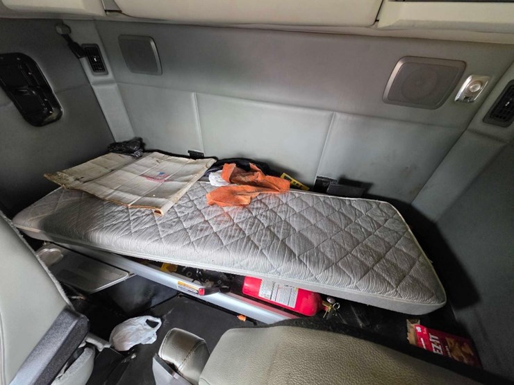 2018-kenworth-t880-image-10