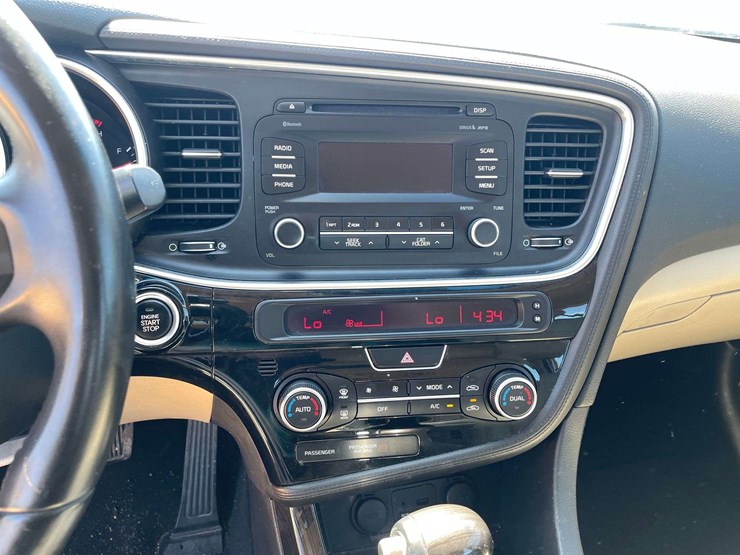 2015-kia-optima-4-door-sedan-(87,692-miles)-image-13