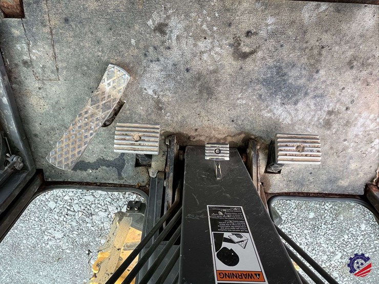 2003-volvo-g710b-image-70