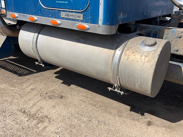 2004-kenworth-w900-image-26