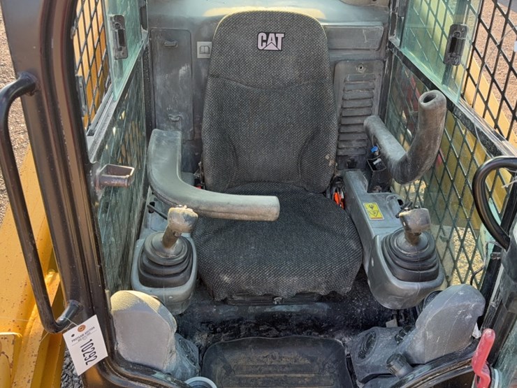 caterpillar-246d-image-13