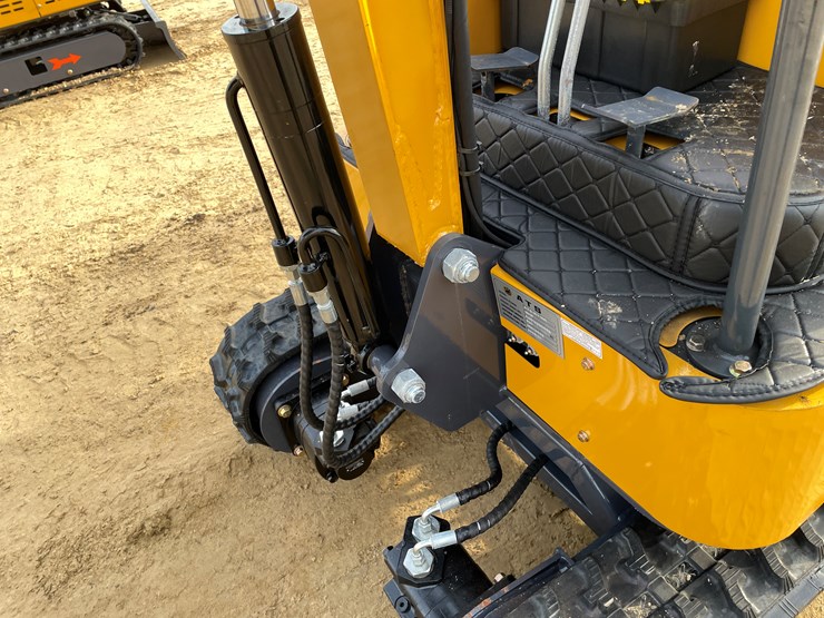 #1038-•-new-ats-rt15r-mini-excavator-image-31