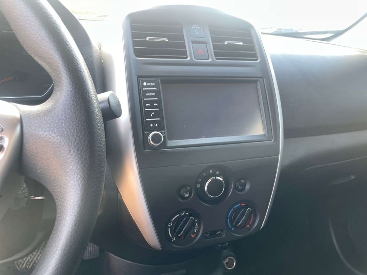 2019-nissan-versa-sv-4-door-sedan-(114,431-miles)-image-12