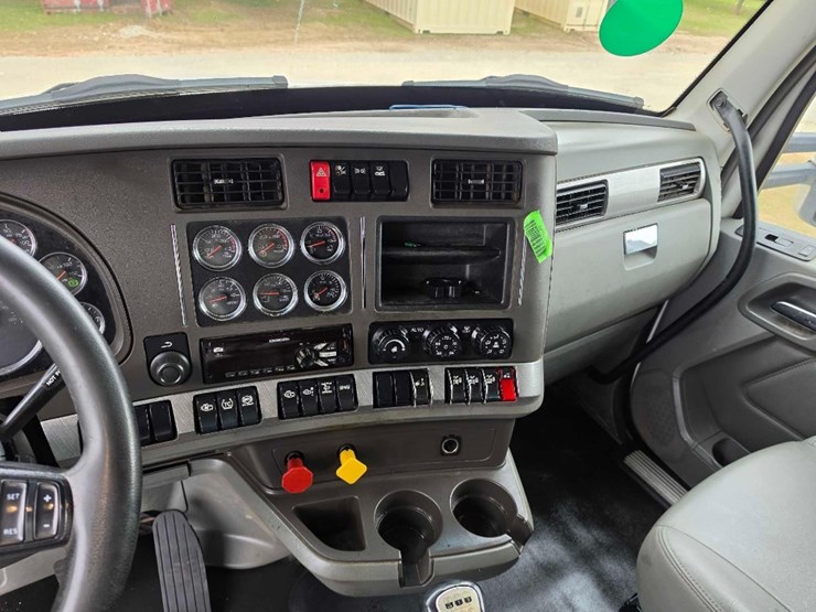 2018-kenworth-t880-image-11