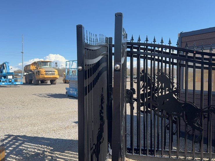 #1086-•-14'-bi-parting-wrought-iron-gate-w/-horse-scene-image-5