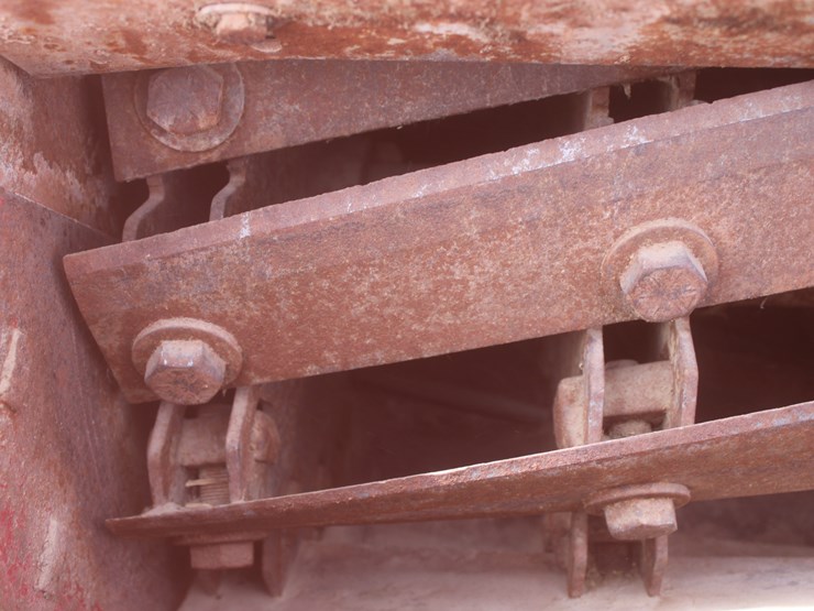 international-830-image-27