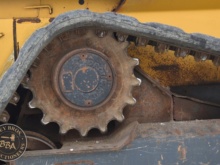 2021-deere-333g-image-31