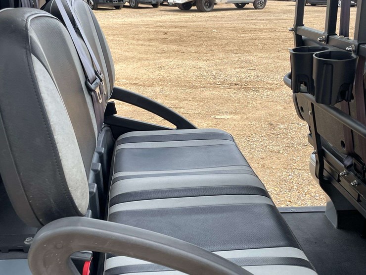 2023-bintelli-electric-6-seater-golf-cart-w/-on-board-charger-(38-miles-showing)-image-15