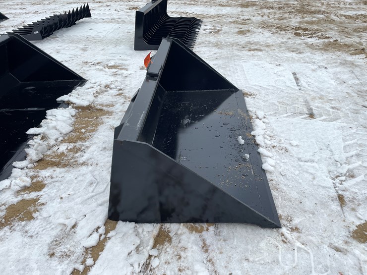#2042-•-skid-steer-mount-66"-bucket-with-blade-image-4