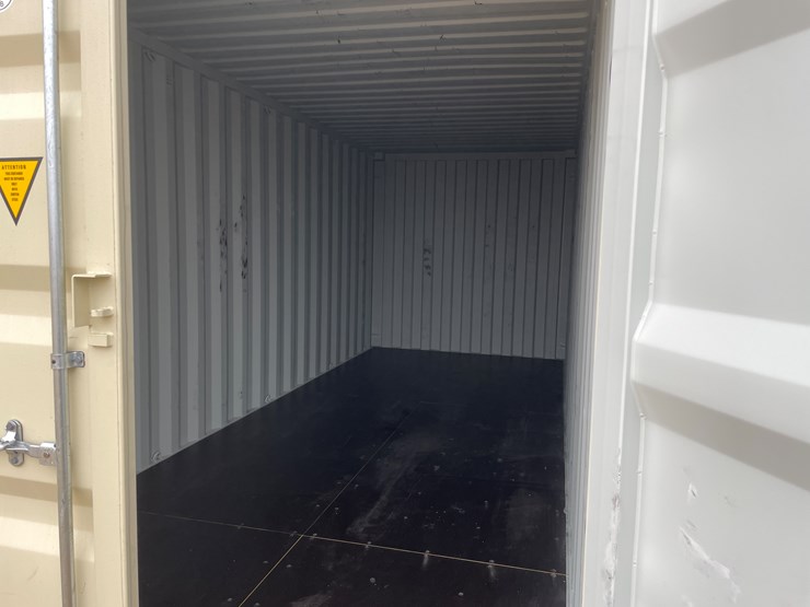 #116-•-20'-shipping-container-image-8