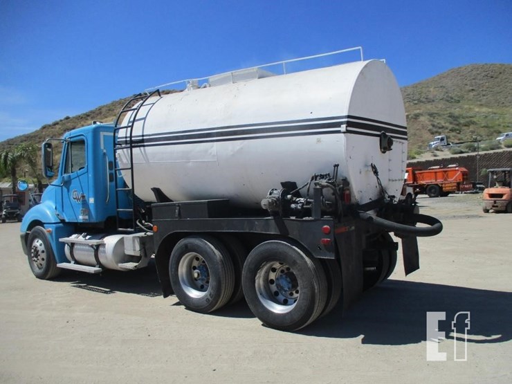 2009-freightliner-columbia-120-image-4