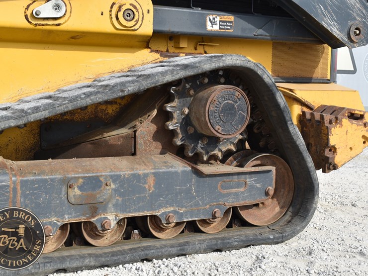 2021-deere-333g-image-22