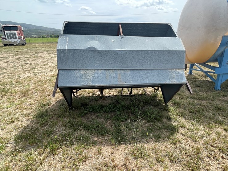#4074-•-cattle-feeder-image-1