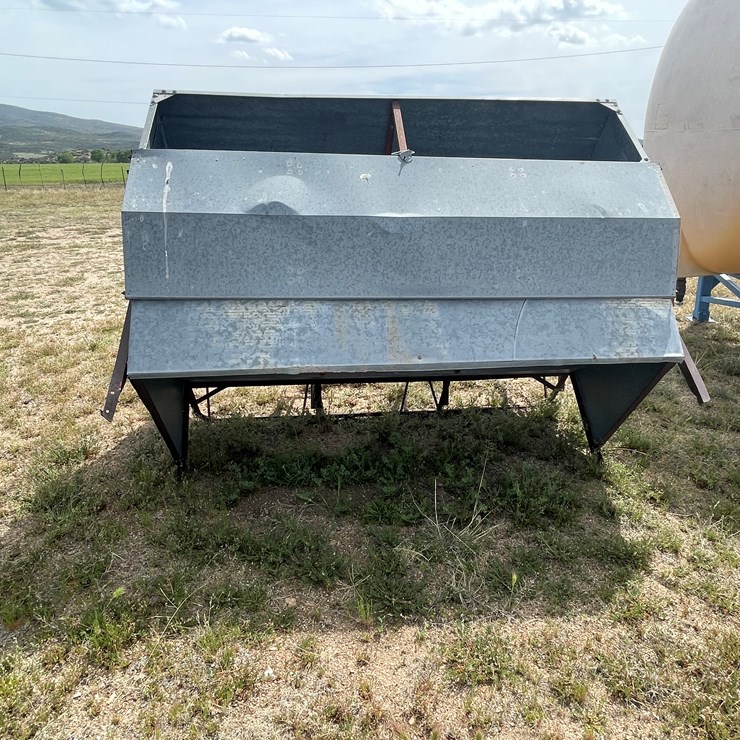 #4074 • Cattle Feeder