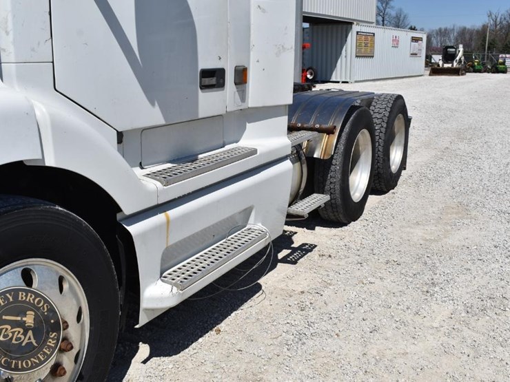 1999-volvo-vnl64t300-image-18