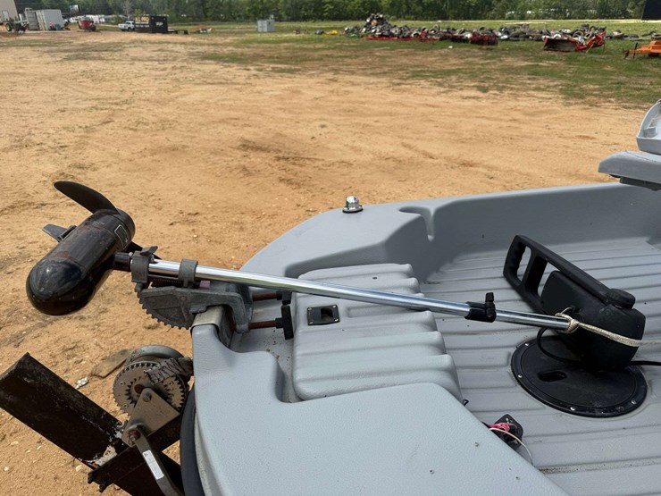 basstender-11.3-mini-bass-boat-image-9