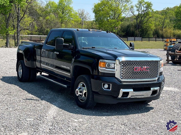 2015-gmc-3500-image-11