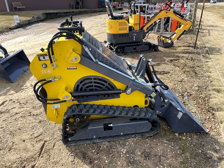 #213-•-landhonor-mini-skid-steer-loader-image-3