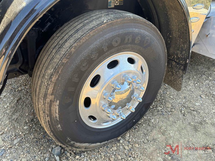 2015-peterbilt-389-image-10