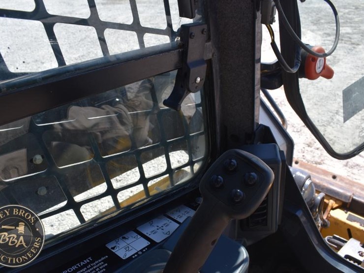 2020-deere-333g-image-48