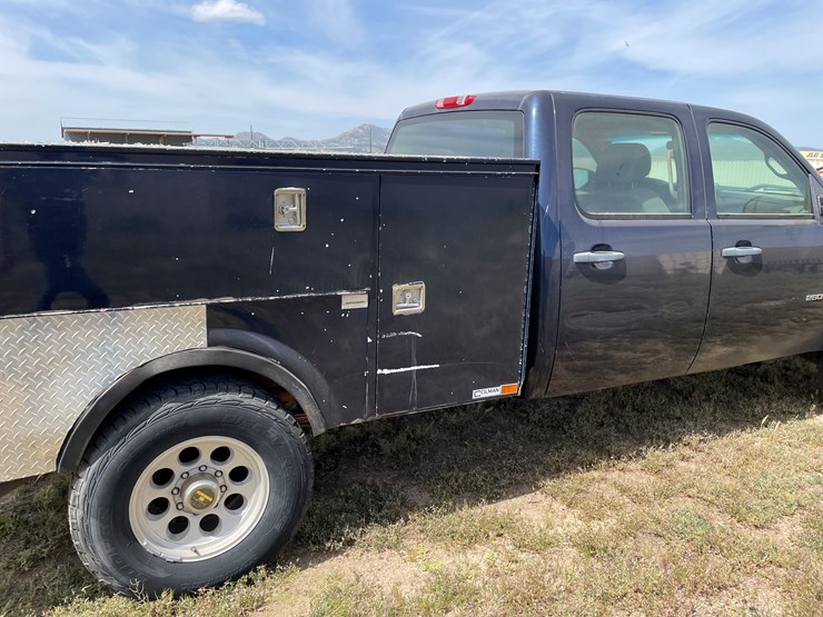 2009-chevrolet-2500-image-13