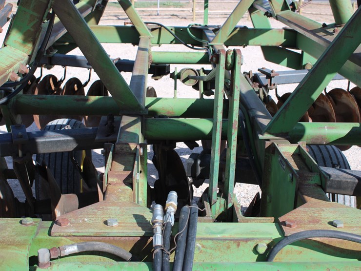 john-deere-235-image-35