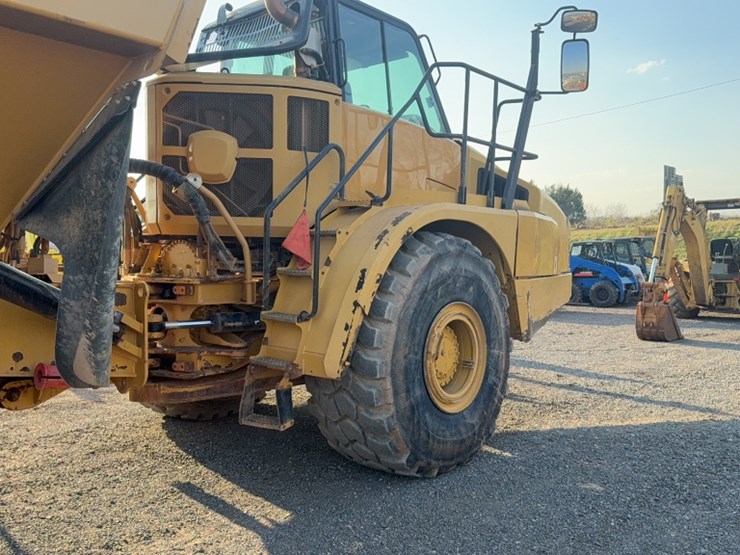 2016-caterpillar-745-image-5