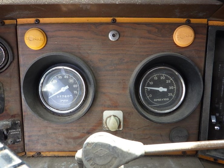 1984-ford-9000-image-30