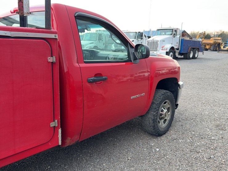 2011-chevrolet-2500-image-6