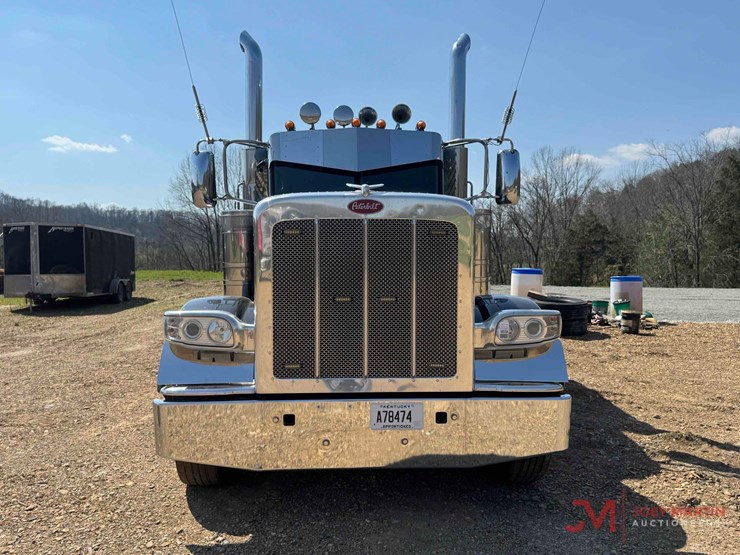 2015-peterbilt-389-image-9