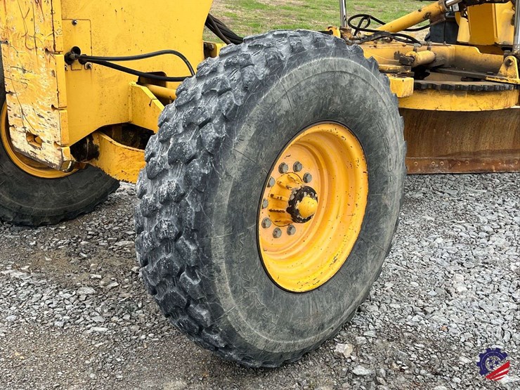 2003-volvo-g710b-image-8