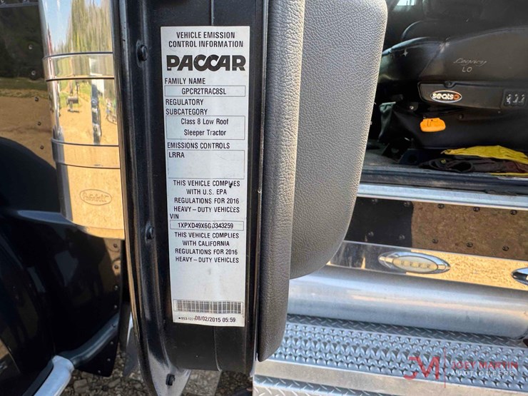 2015-peterbilt-389-image-22