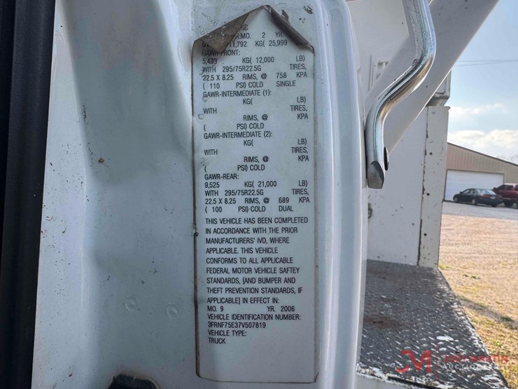 2006-ford-f750-xl-image-18