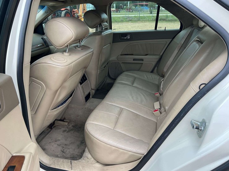 2005-cadillac-sts-4-door-sedan-(225,311-miles)-image-15