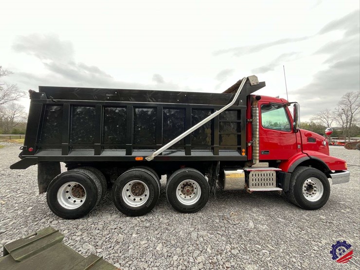 2011-volvo-truck-vhd-tri-axle-dump-truck-image-5