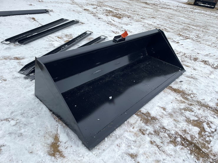 #2040-•-skid-steer-mount-90"-bucket-with-blade-image-3