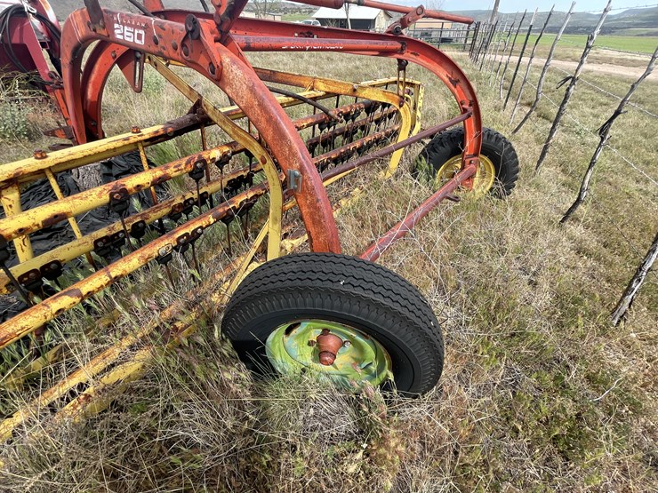 new-holland-260-image-16