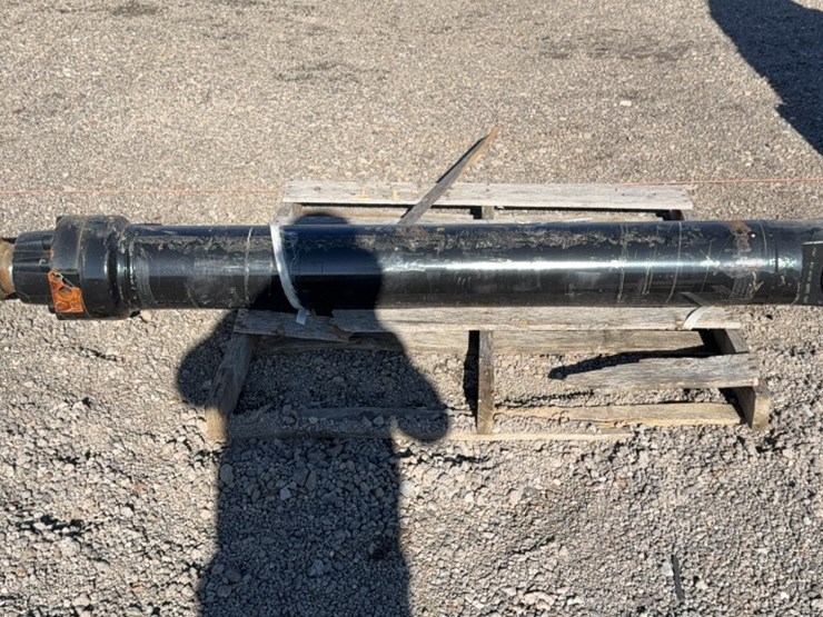 caterpillar-60-image-2