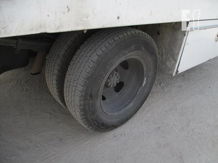 2017-chevrolet-3500hd-image-14