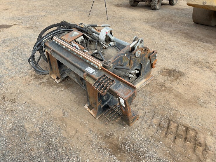 2011-caterpillar-pc210-cold-planer-image-4