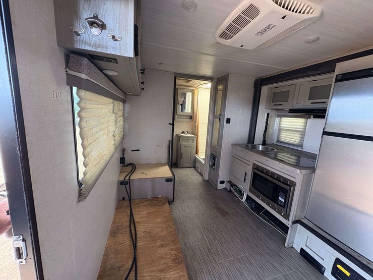 2022-forest-river-ibex-travel-trailer-w/-solar-power-system-image-21