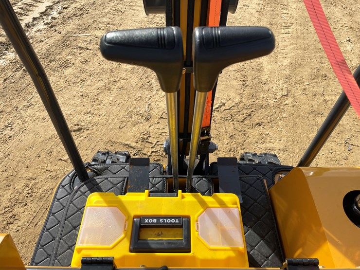 #1037-•-new-ats-rt15r-mini-excavator-image-14