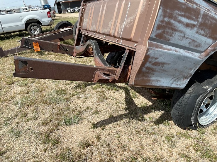 #4049-•-mazda-truck-box-with-rear-axle-image-10