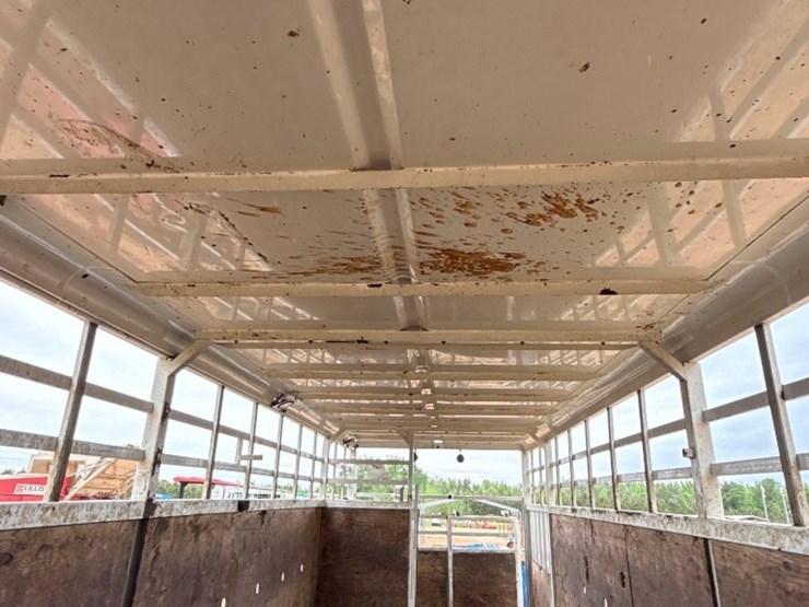 2016-neville-trailer-image-15