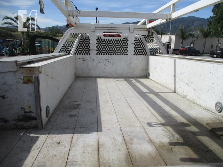 2017-chevrolet-3500hd-image-13