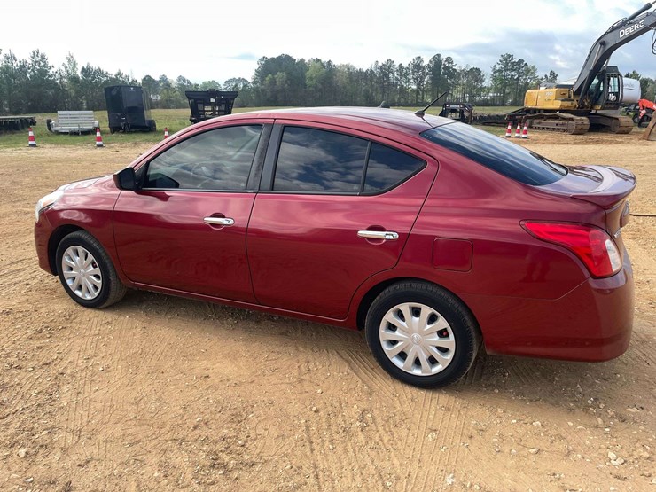 2019-nissan-versa-sv-4-door-sedan-(114,431-miles)-image-2
