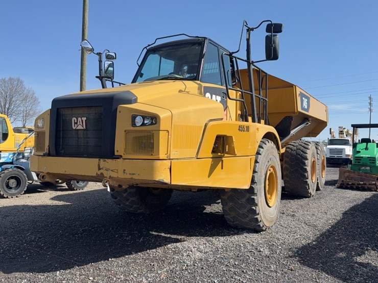 2017-caterpillar-745-image-1